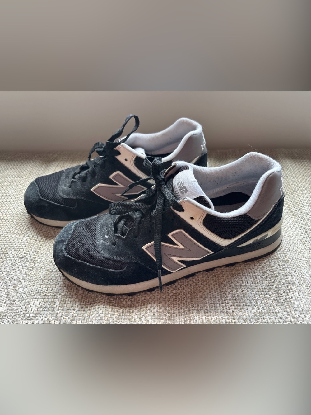 New Balance 574 Sneakers Men’s 9 Black with Gray - Picture 2 of 6